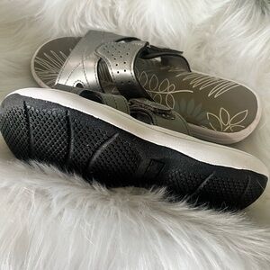 Comfort Walk Women’s Sandals – Size 8